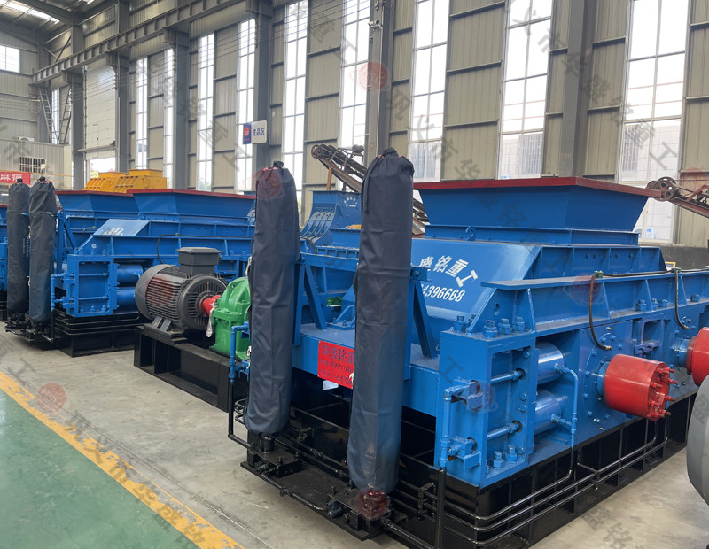 砂料廠制砂機都有哪些，時產(chǎn)50噸對輥制砂機一套多少錢