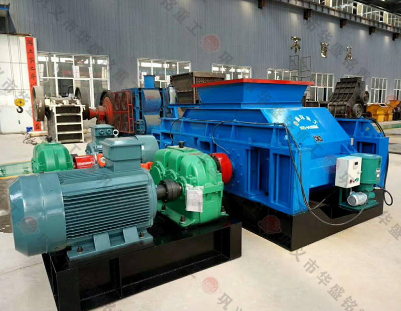 時(shí)產(chǎn)300噸石灰?guī)r對(duì)輥制砂機(jī)多少錢一臺(tái)？