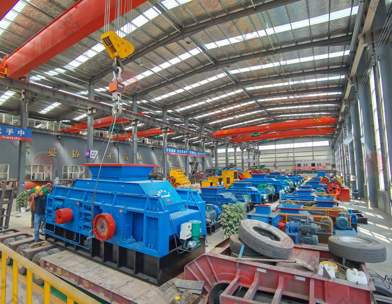 河南時(shí)產(chǎn)200噸對(duì)輥制砂機(jī)多少錢(qián)一臺(tái)？